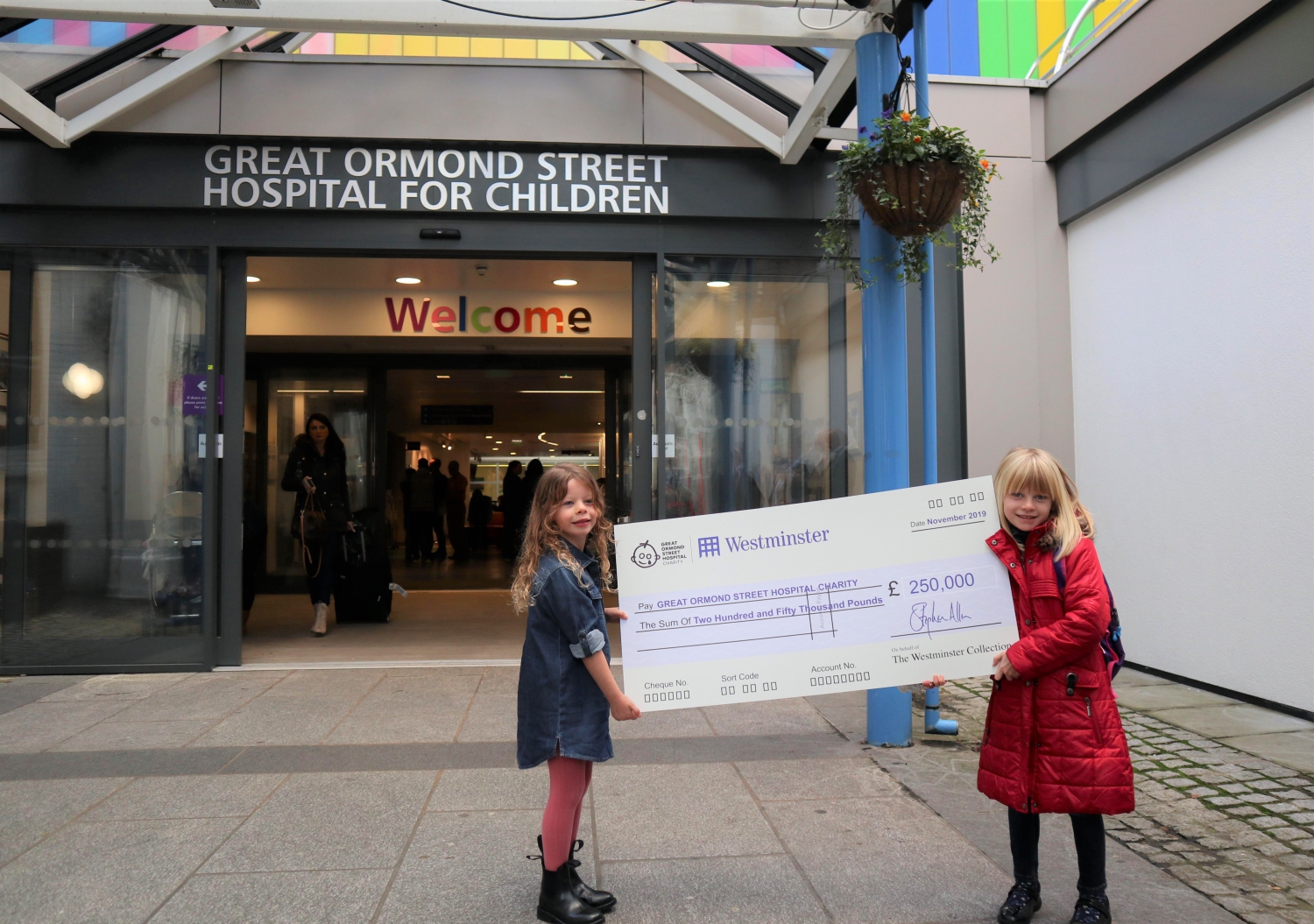 collectors-raise-over-250-000-for-great-ormond-street-hospital-charity